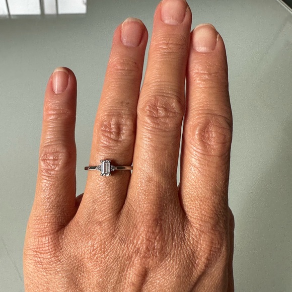 Sterling silver ring size 5 - Picture 2 of 5